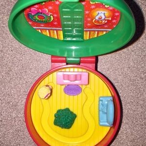 Vintage Polly Pocket Christmas Holiday Wreath House by Bluebird 1993